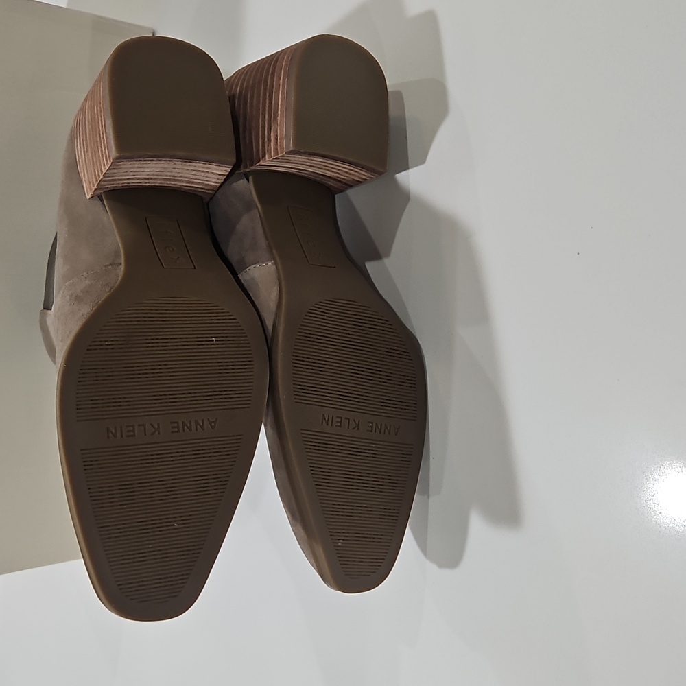 Anne Klein Women's Tan Ankle Boots Slip On.  Taupe. Sz 6.5 - Picture 4 of 8